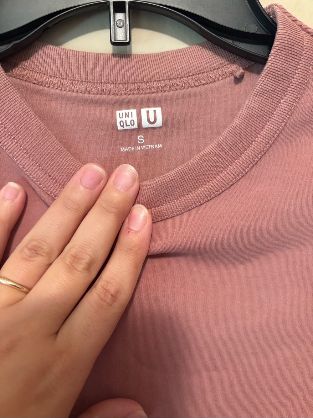 Uniqlo U Crew Neck Tee in Dusty Rose Pink - Picture 2 of 2
